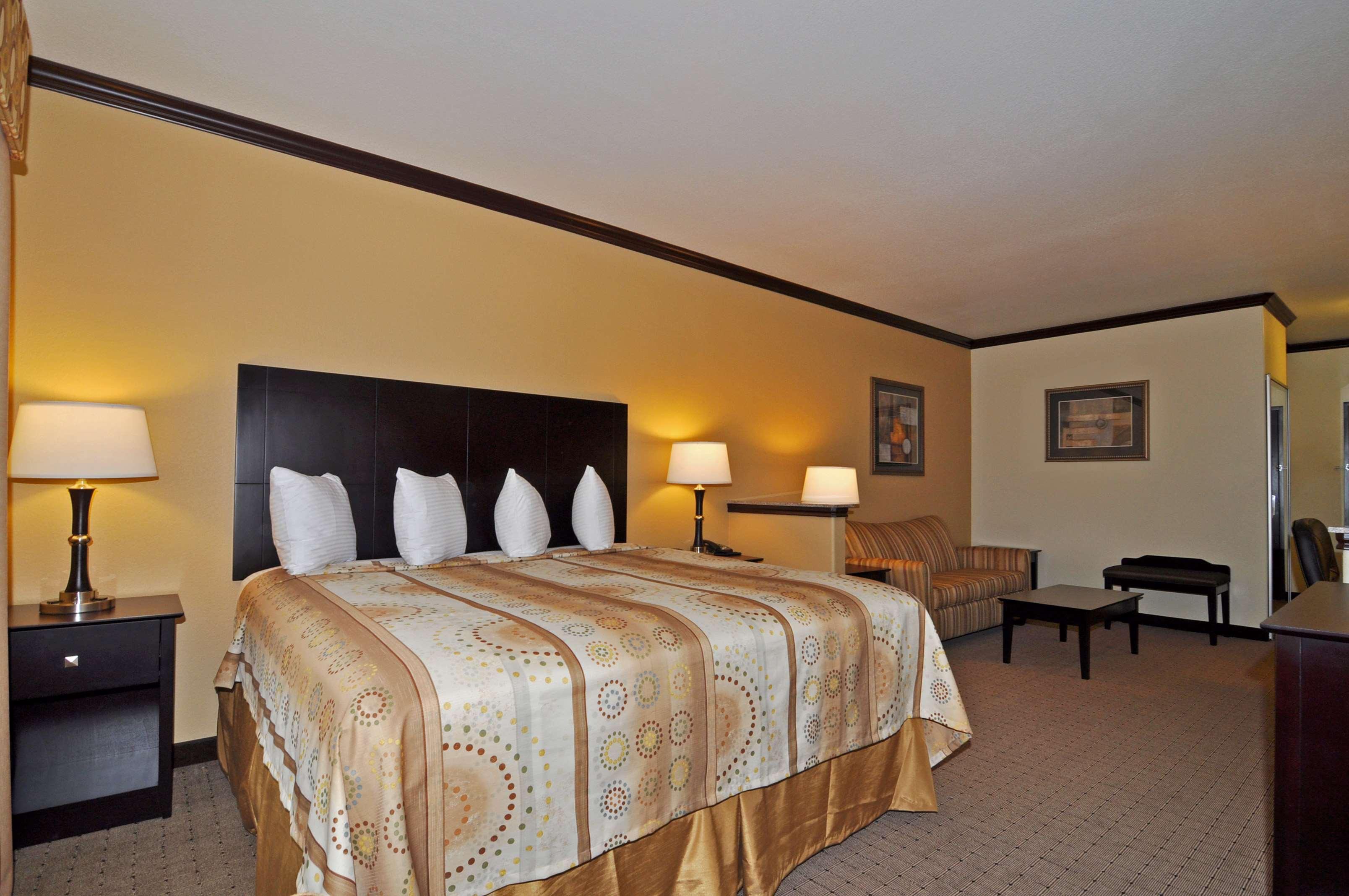 Western Royal Mountain & Hotel Athens